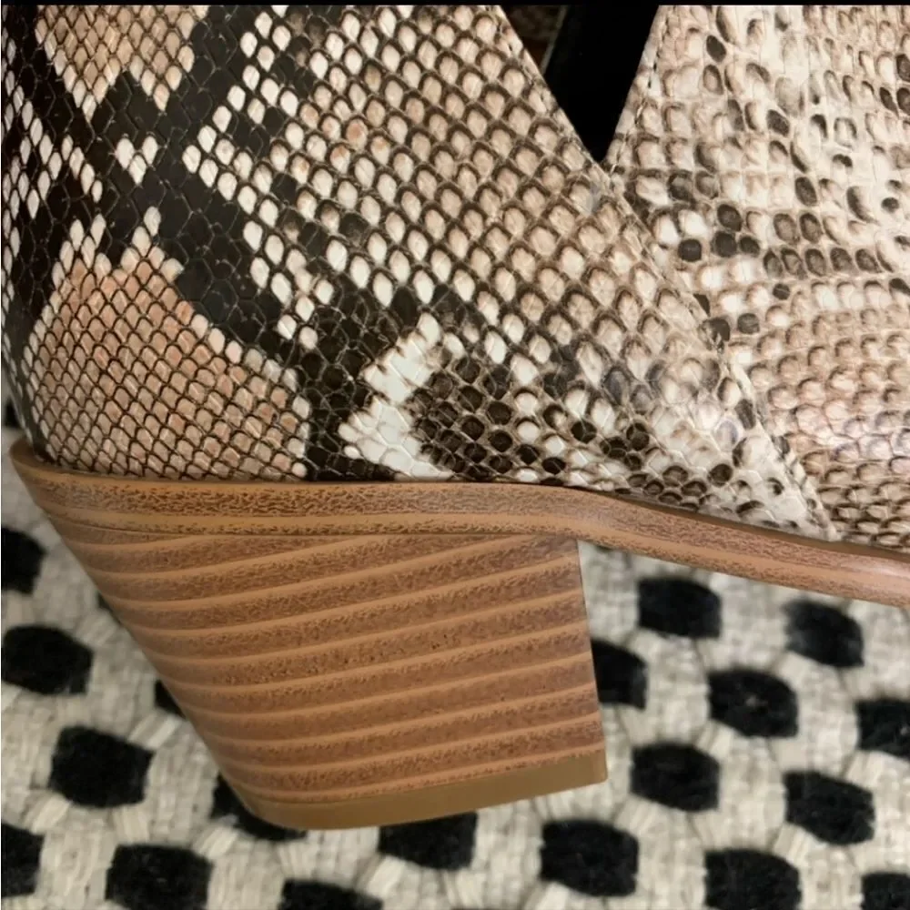 Ladies Western Snakeprint cut out ankle boots sz 9.5